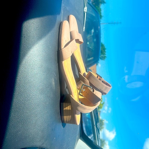 Tan vegan high heels - Picture 1 of 3